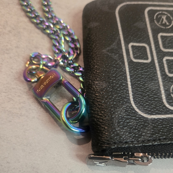 ✨️ LIMITED EDITION ✨️Louis Vuitton x Fragment iPhone Pouch - Picture 7 of 10